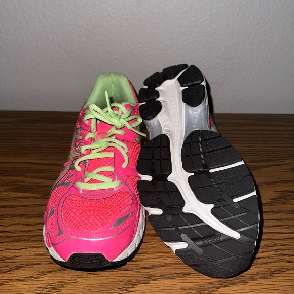 Women’s ASICS running shoes size US 7 - Picture 4 of 4